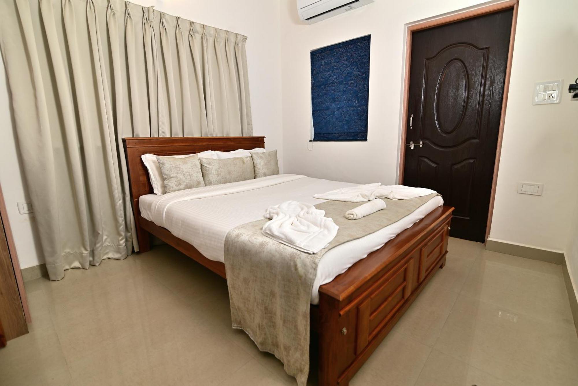 Q Lite Calangute Hotel Exterior photo