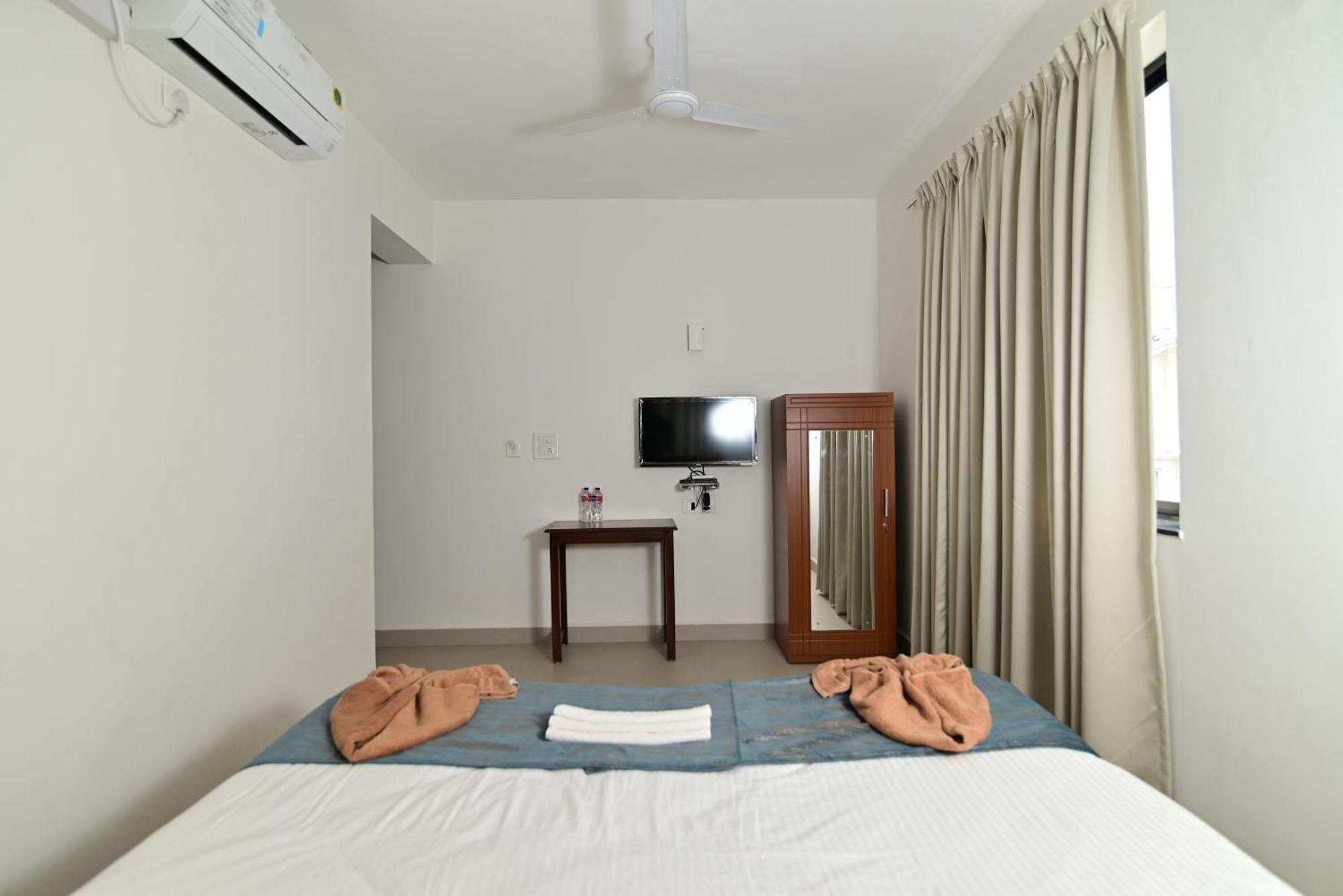 Q Lite Calangute Hotel Exterior photo