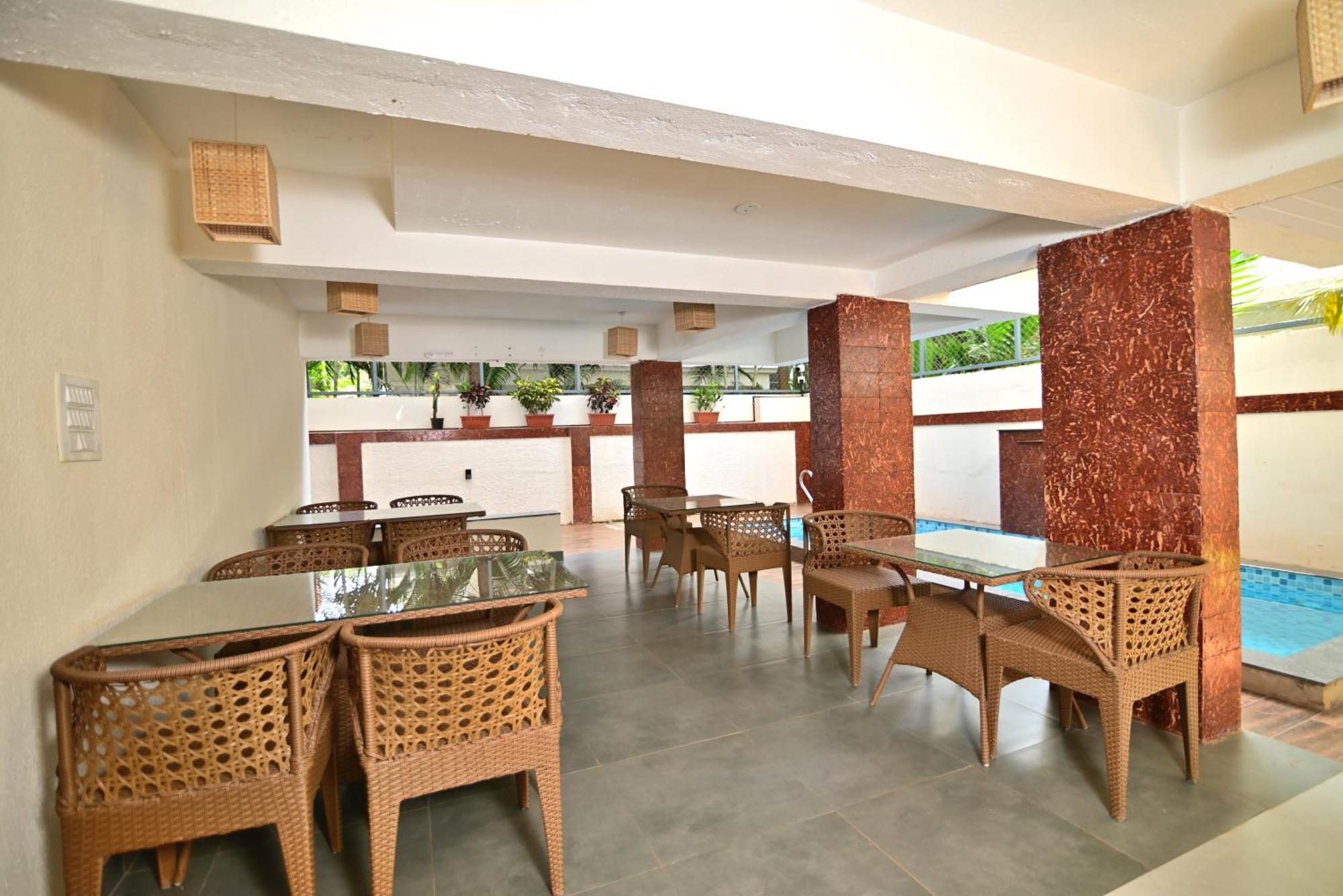 Q Lite Calangute Hotel Exterior photo