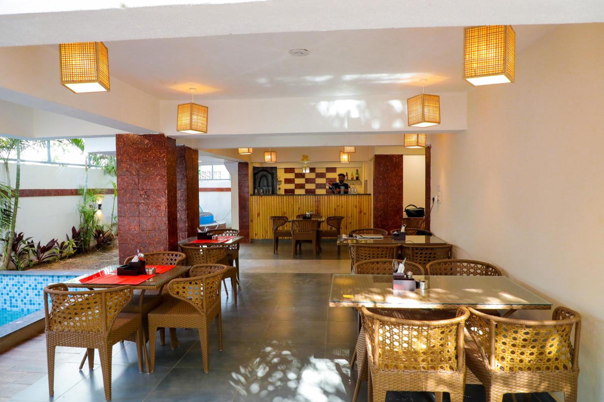 Q Lite Calangute Hotel Exterior photo