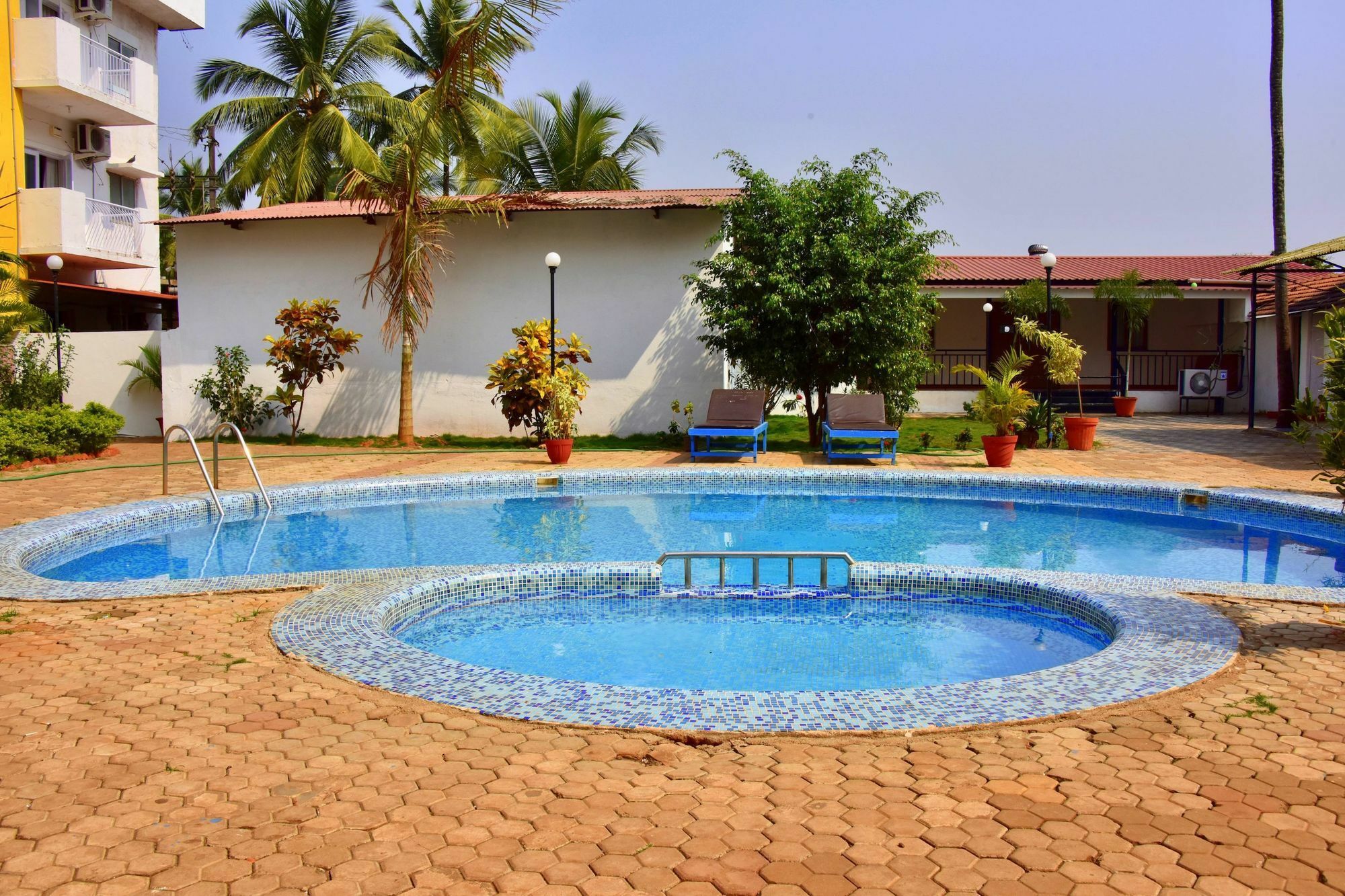 Q Lite Calangute Hotel Exterior photo
